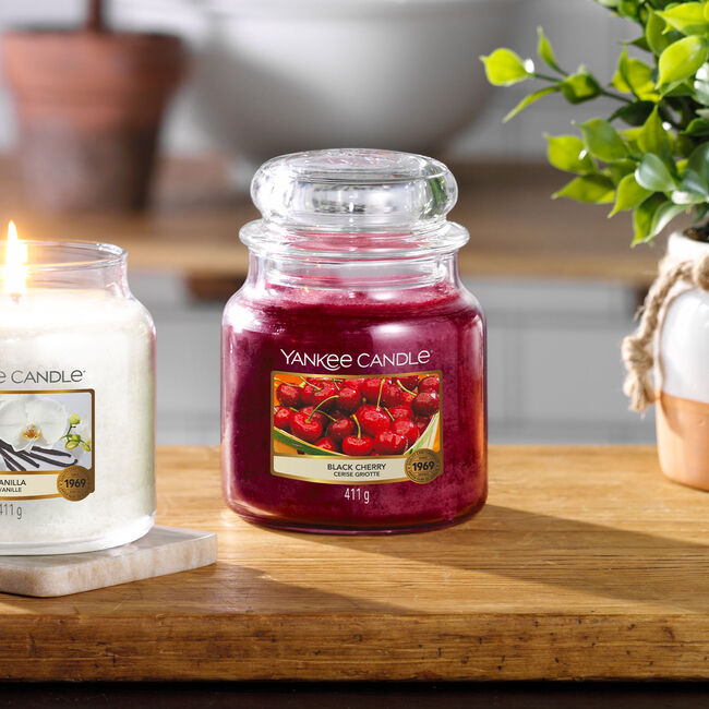 Yankee Candle Black Cherry Medium Jar