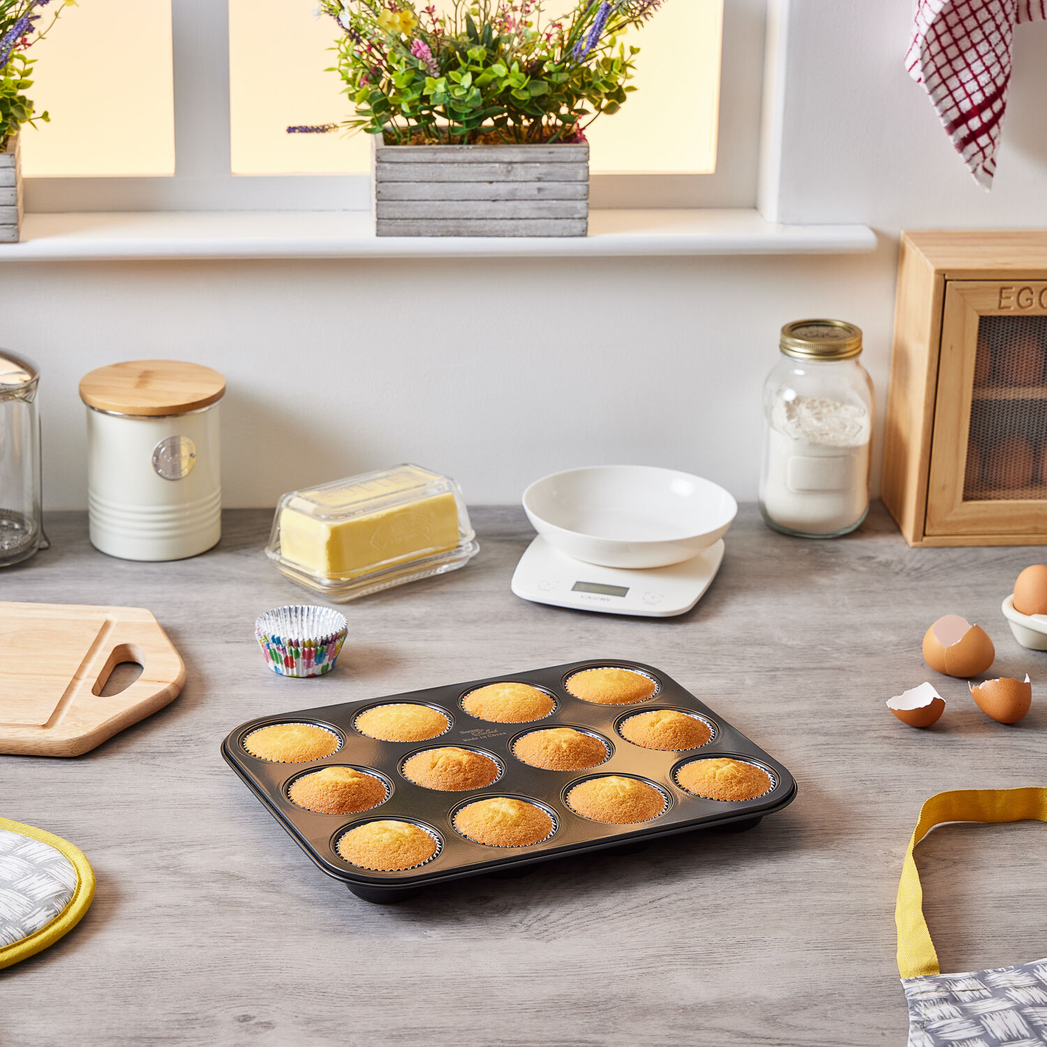 Muffin shop baking tin