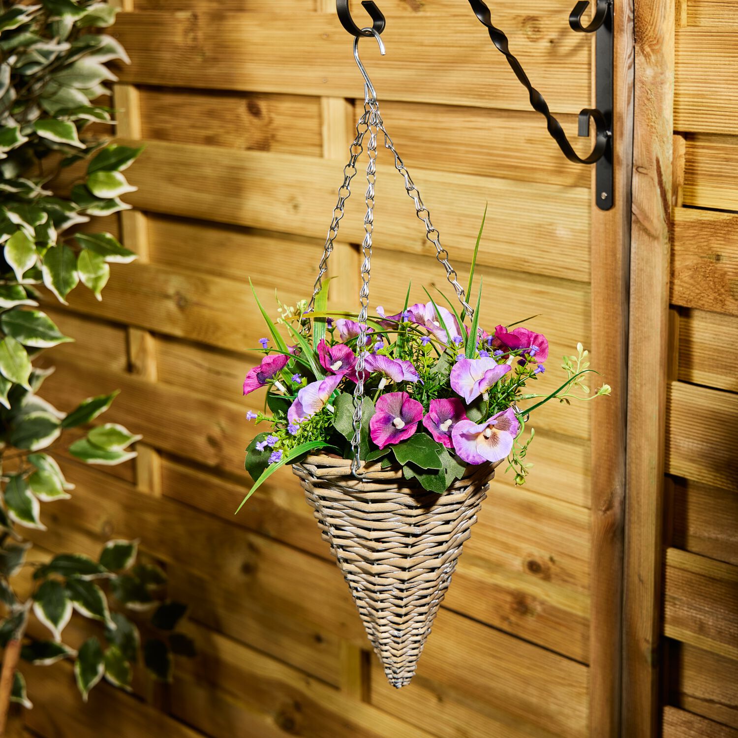 Wall store flower basket