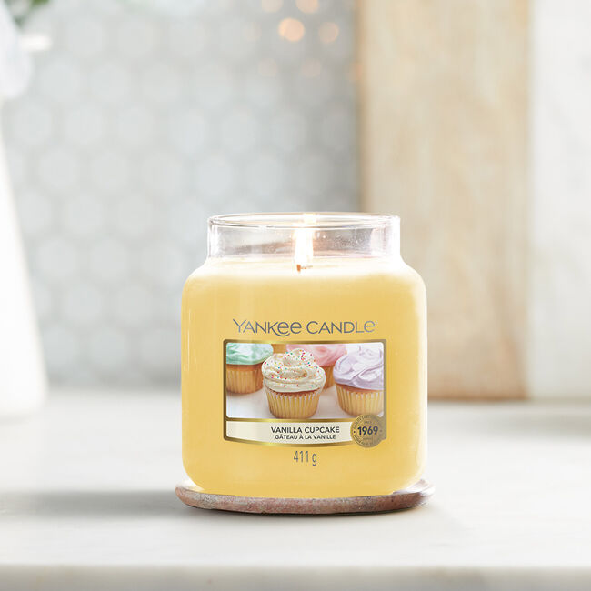 Yankee Candle Vanilla Cupcake Medium Jar