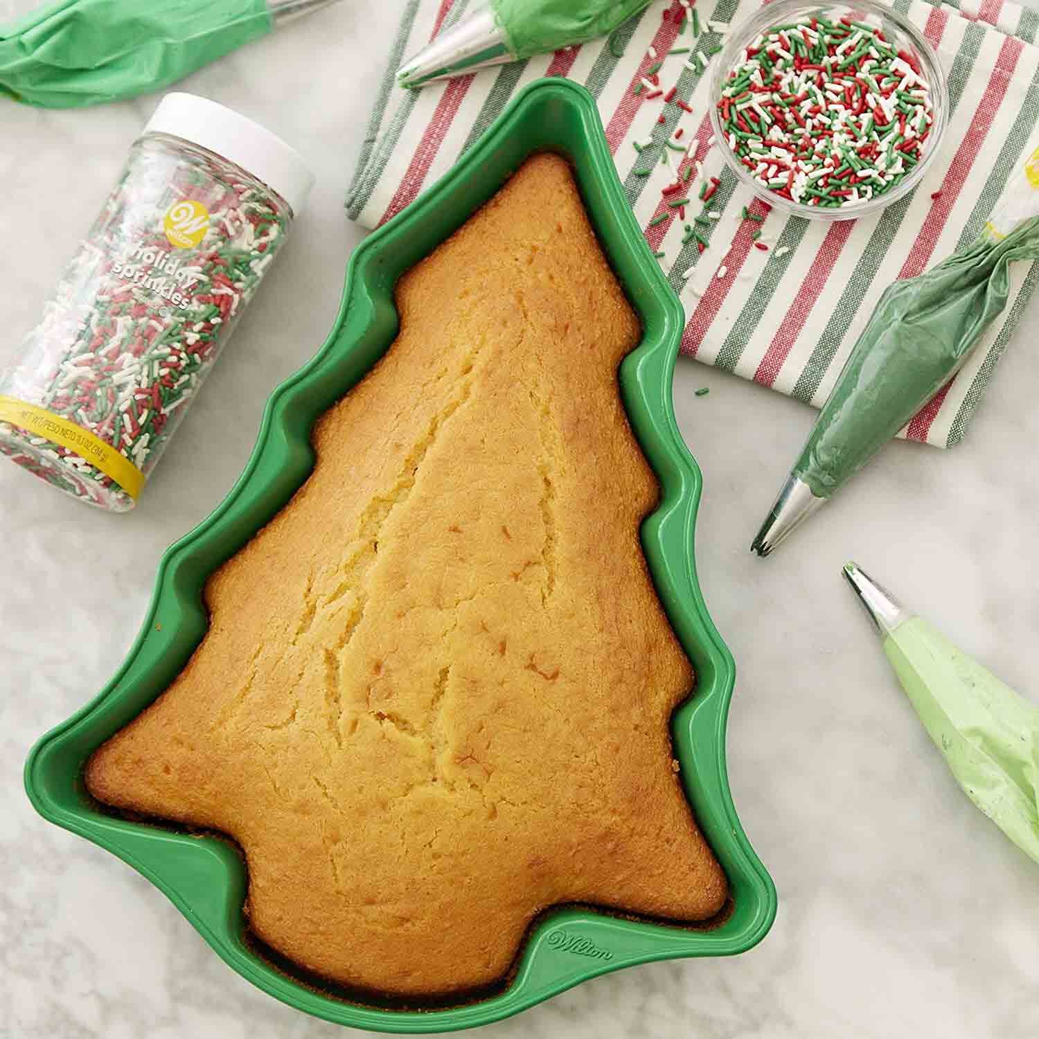 Christmas tree cake top pans